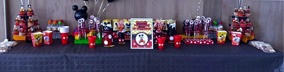 Decoración de mesa dulce infantil temática de Mickey